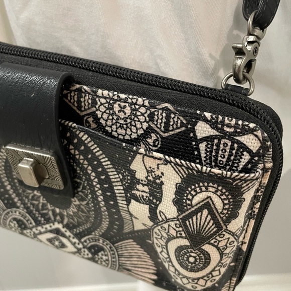 Sakroots large smartphone crossbody bag clutch purse adjustable strap EUC - Picture 4 of 10